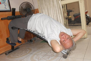 động tác kéo giãn cột sống