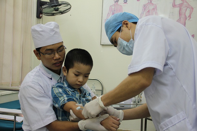 Điều trị bại não bằng phương pháp cấy chỉ y học cổ truyền