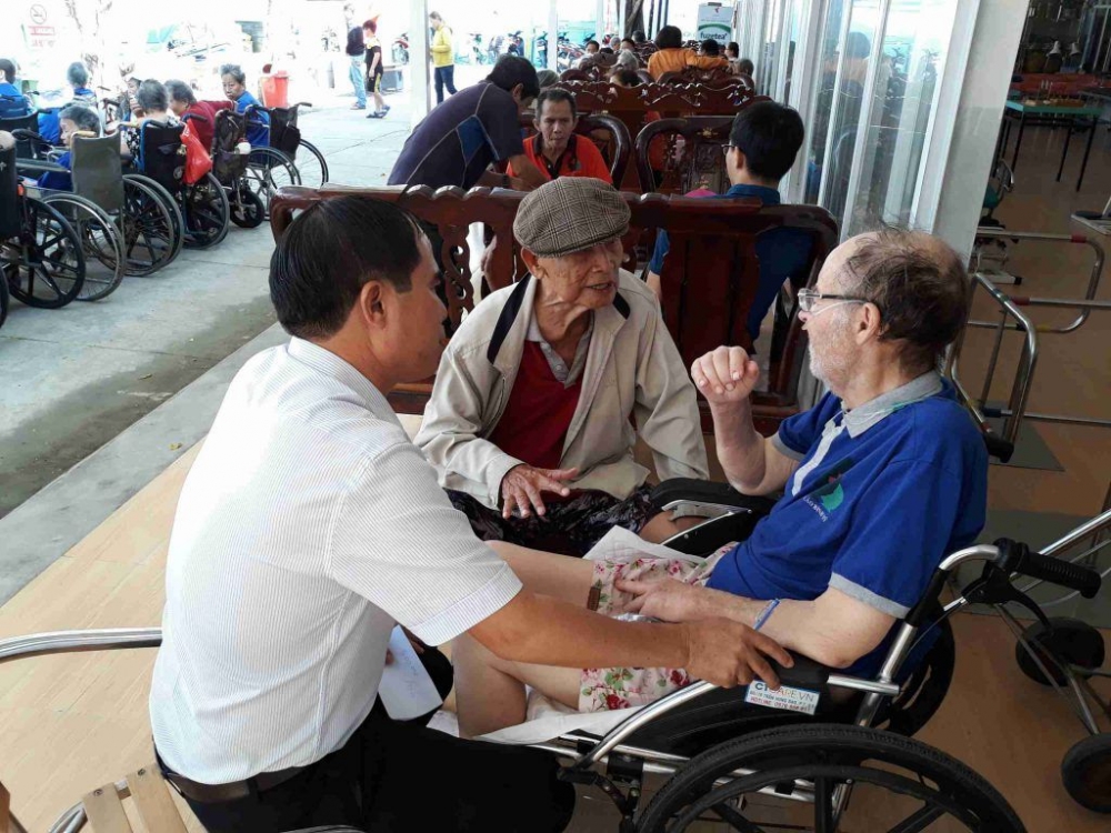 Sử dụng dịch vụ chăm sóc tận nhà để hỗ trợ. Sử dụng dịch vụ chăm sóc tận nhà để hỗ trợ.