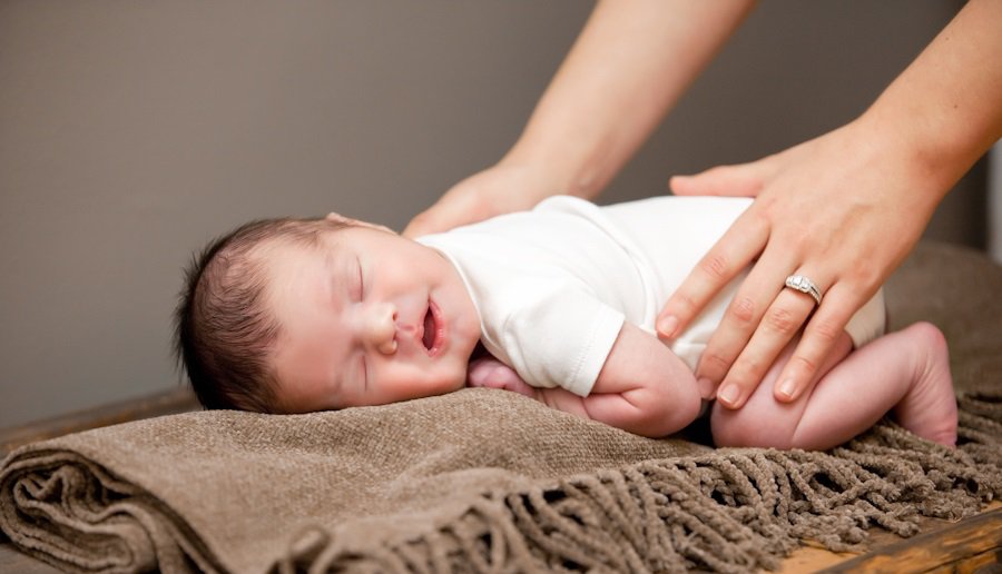 Vẹo cổ - đừng để con mắc dị tật suốt đời vì một phút giây lơ là của mẹ Vẹo cổ - đừng để con mắc dị tật suốt đời vì một phút giây lơ là của mẹ