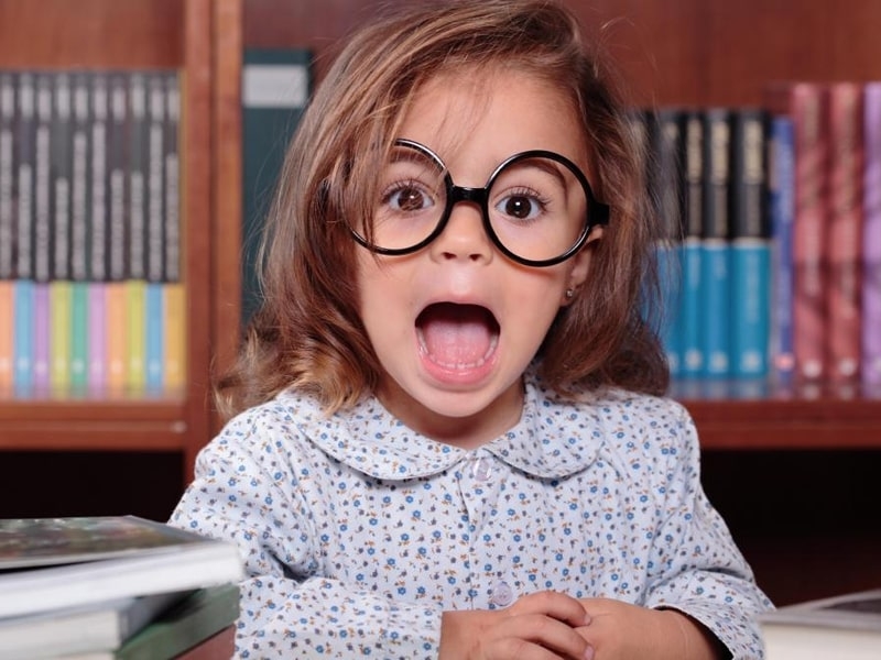 Điều trị cận thị cho trẻ em là vấn đề nóng của xã hội
