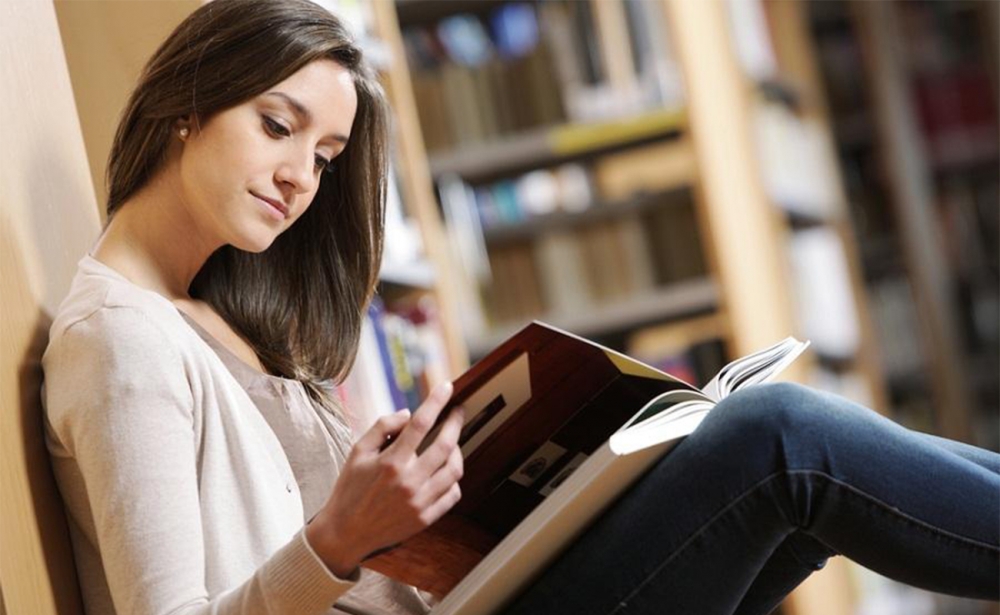 Chú ý đọc sách ở những nơi đủ sáng để bảo vệ cho đôi mắt của bạn