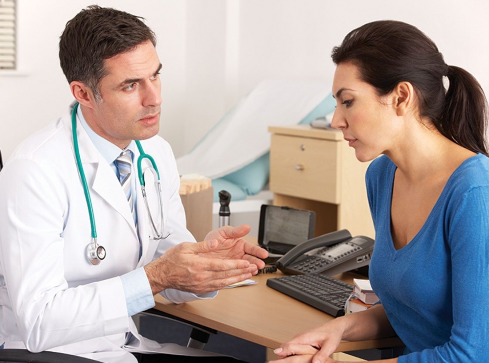 Khi đau nửa đầu nên thăm khám để bác sĩ chẩn đoán đúng bệnh