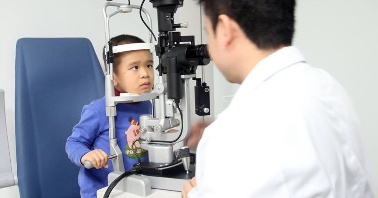 lưu ý khi lựa chọn địa chỉ khám mắt cho bé