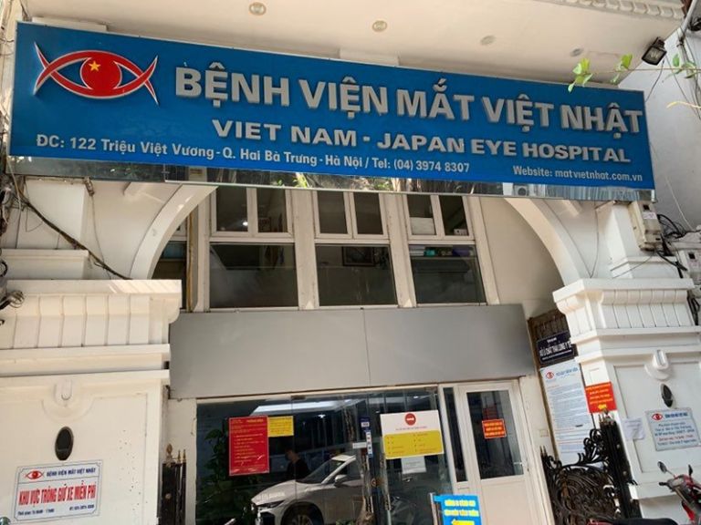 khám mắt cho trẻ tại bệnh viện mắt Việt Nhật