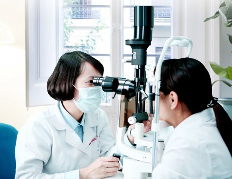 đau mắt đỏ khám ở đâu?