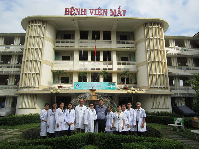 khám đau mắt đỏ ở bệnh viện mắt TPHCM