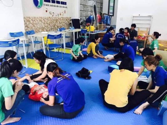 tập vật lý trị liệu cho bé đều đặn