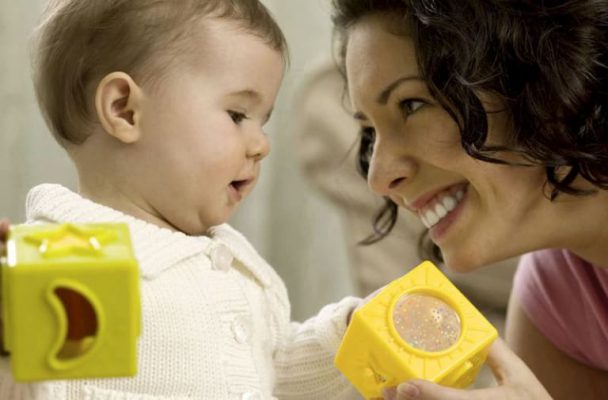 bé 15 tháng chưa biết nói