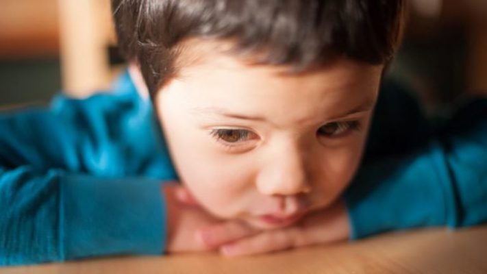 Chậm nói đơn thuần và chậm nói tự kỷ khác nhau thế nào
