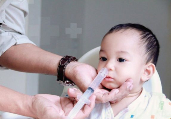 vật lý trị liệu lấy đờm đạt hiệu quả với trẻ viêm tiểu phế quản