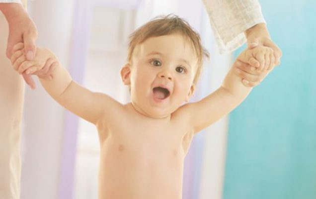 dấu hiệu trẻ chậm biết đi