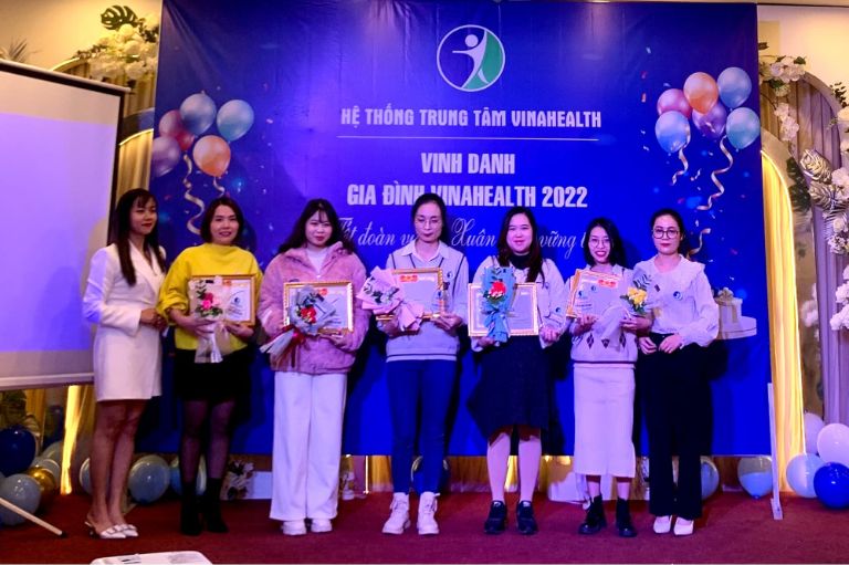 lễ vinh danh nhân viên xuất sắc năm 2022 VinaHealth