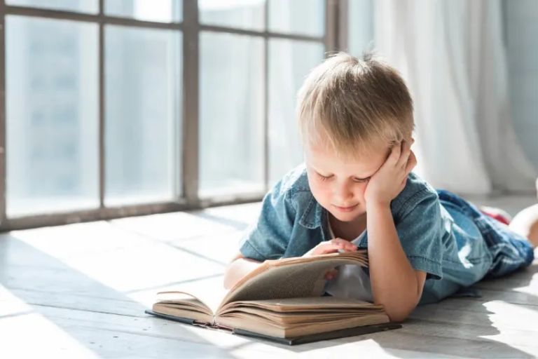 Trẻ nhận được gì từ sách dành cho trẻ chậm nói