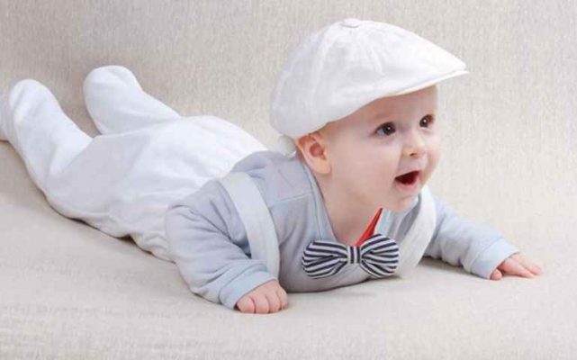 Tình trạng trẻ 4 tháng chưa ngóc đầu đang diễn ra rất phổ biến