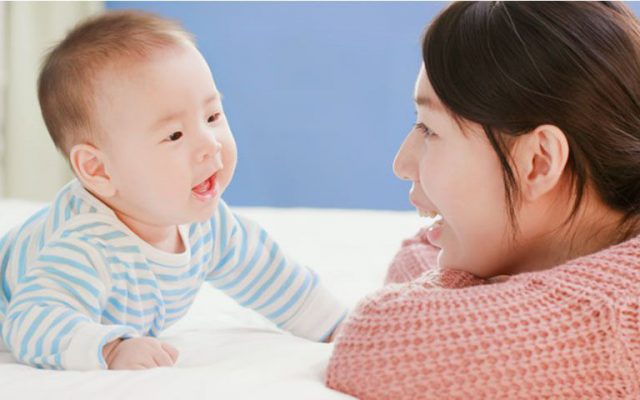 Cha mẹ cần làm gì khi con chậm nói