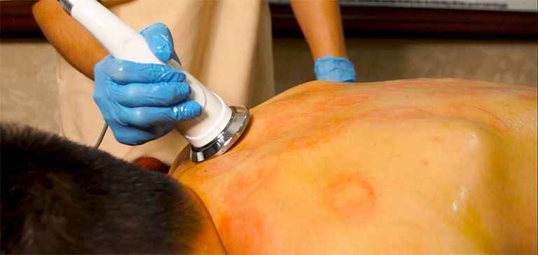 Vật lý trị liệu bằng điện sinh học đang được nhiều người biết tới