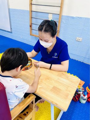 vật lý trị liệu cho trẻ bại não