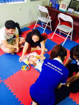 vật lý trị liệu trẻ sơ sinh