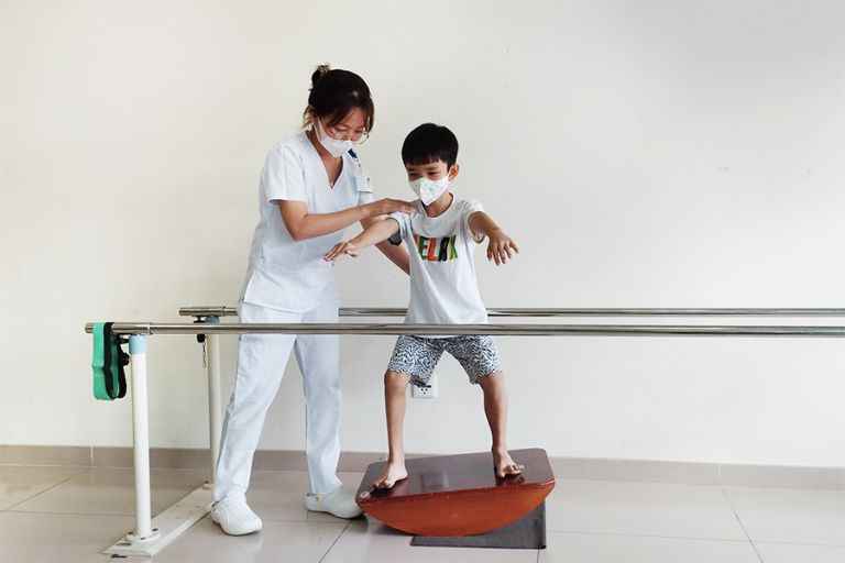 Vật lý trị liệu cho trẻ chậm là vấn đề đang được nhiều cha mẹ quan tâm hiện nay