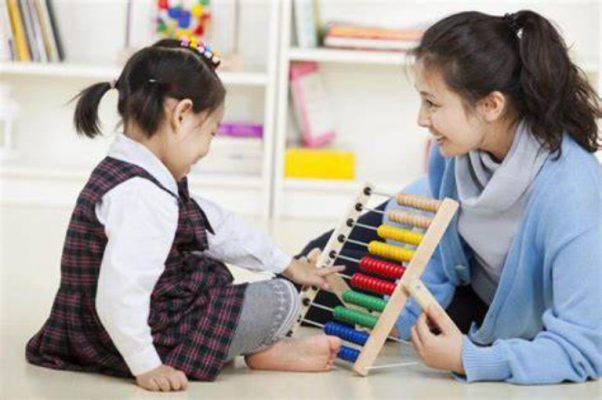 Bài tập giao tiếp bằng mắt cho trẻ tự kỷ