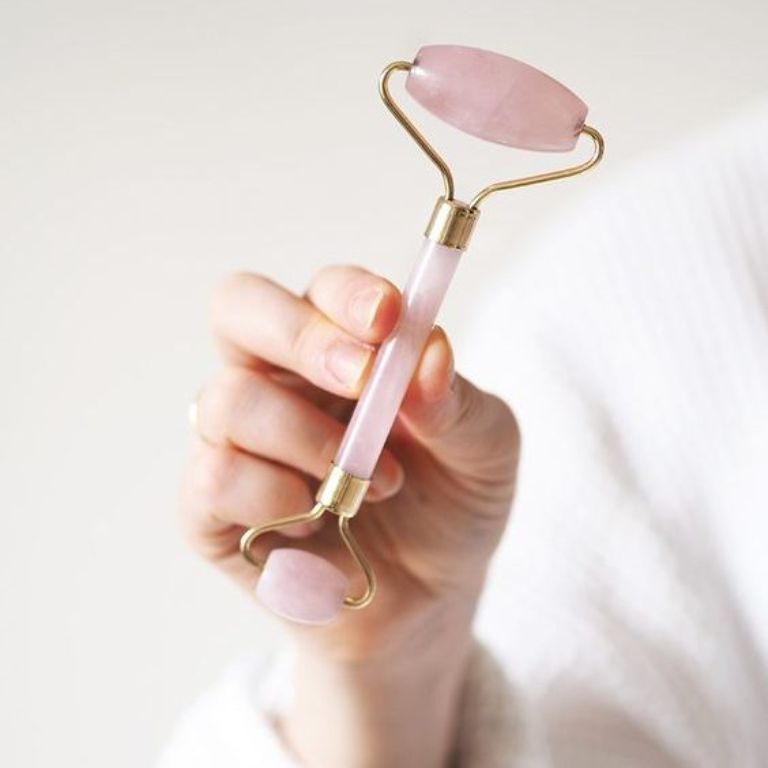 2. Phương pháp massage bằng các dụng cụ thủ công