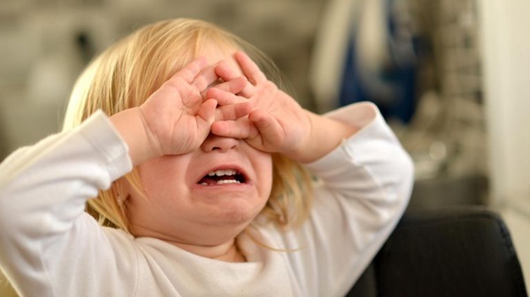 tiếng khóc của trẻ là dấu hiệu sớm giúp phát hiện sớm nguy cơ tự kỷ ở trẻ